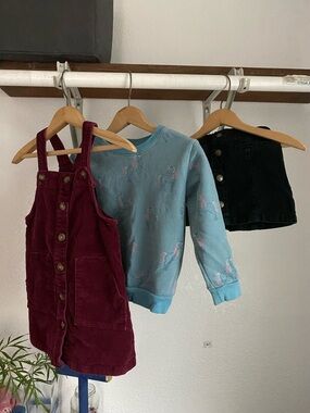 Girls 3T Lot: Dress, Sweatshirt, Skirt